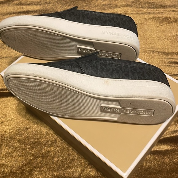 Michael Kors, black leather slip on shoe. Size 7. - Picture 4 of 4